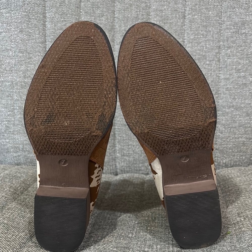 Pierre Dumas Brown and White Ankle Booties with Suede Finish - Picture 4 of 7